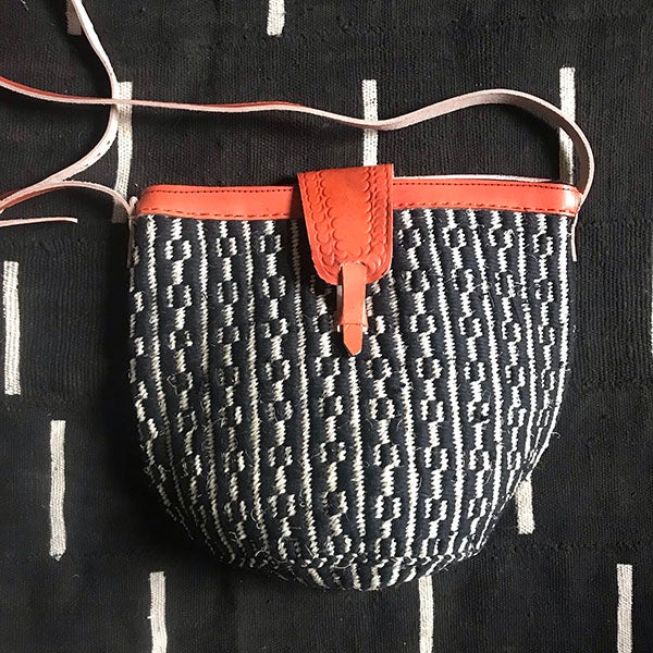 Black and white handcrafted woven raffia and leather tote made in Uganda, Fair Trade. Perfect for daily essentials and accessorizing.
