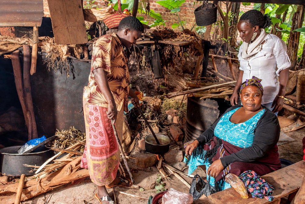 Fair Trde basket artisans in Uganda