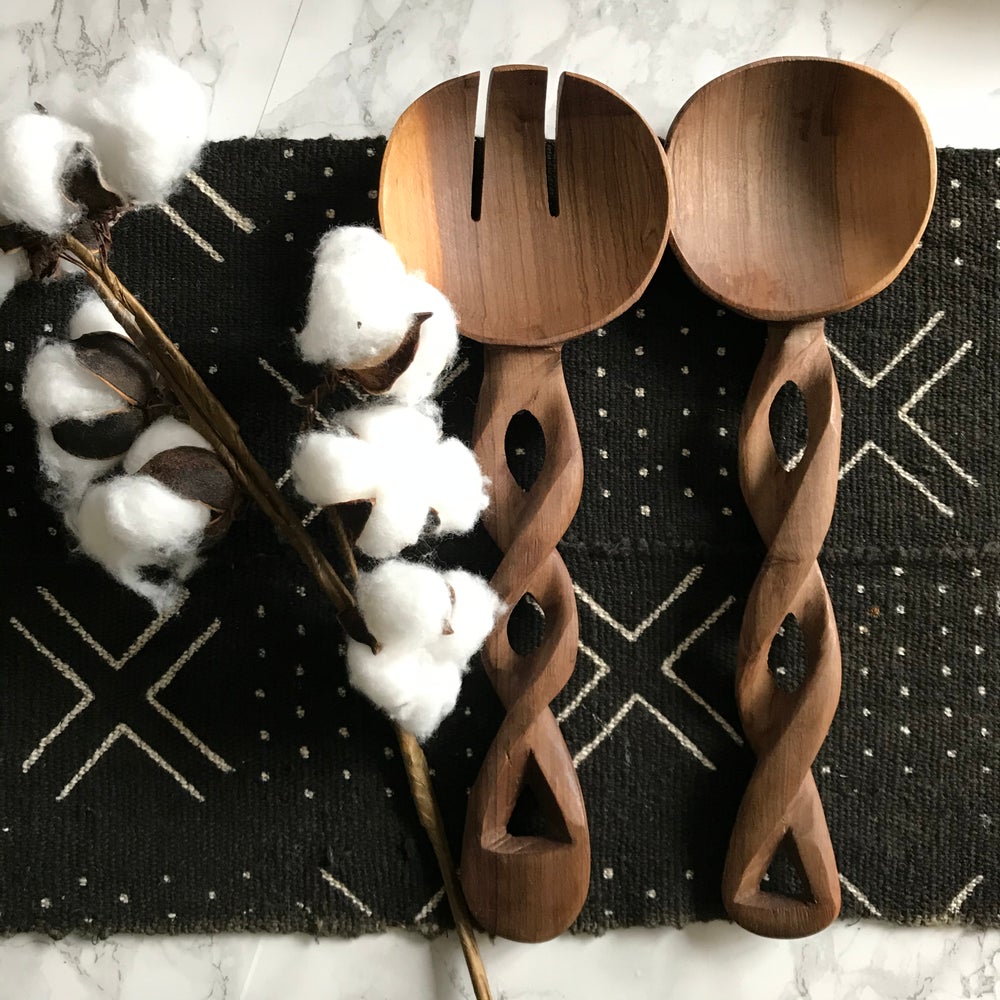 Fair Trade home goods, Sustainable African salad servers for housewarming and wedding registry gifts. Handcarved acacia wood and bone on modcloth table runner.