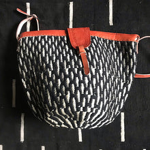 Load image into Gallery viewer, Leather + Sisal Tuggende Totes
